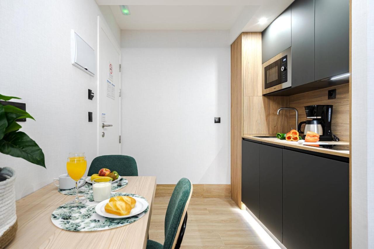 Feelathome Ventas Suites Madrid Buitenkant foto