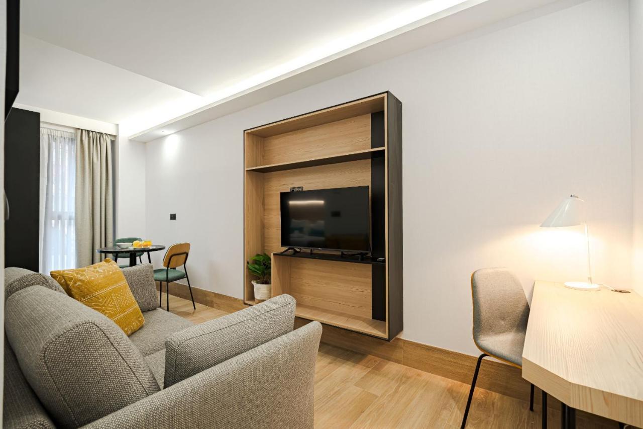 Feelathome Ventas Suites Madrid Buitenkant foto