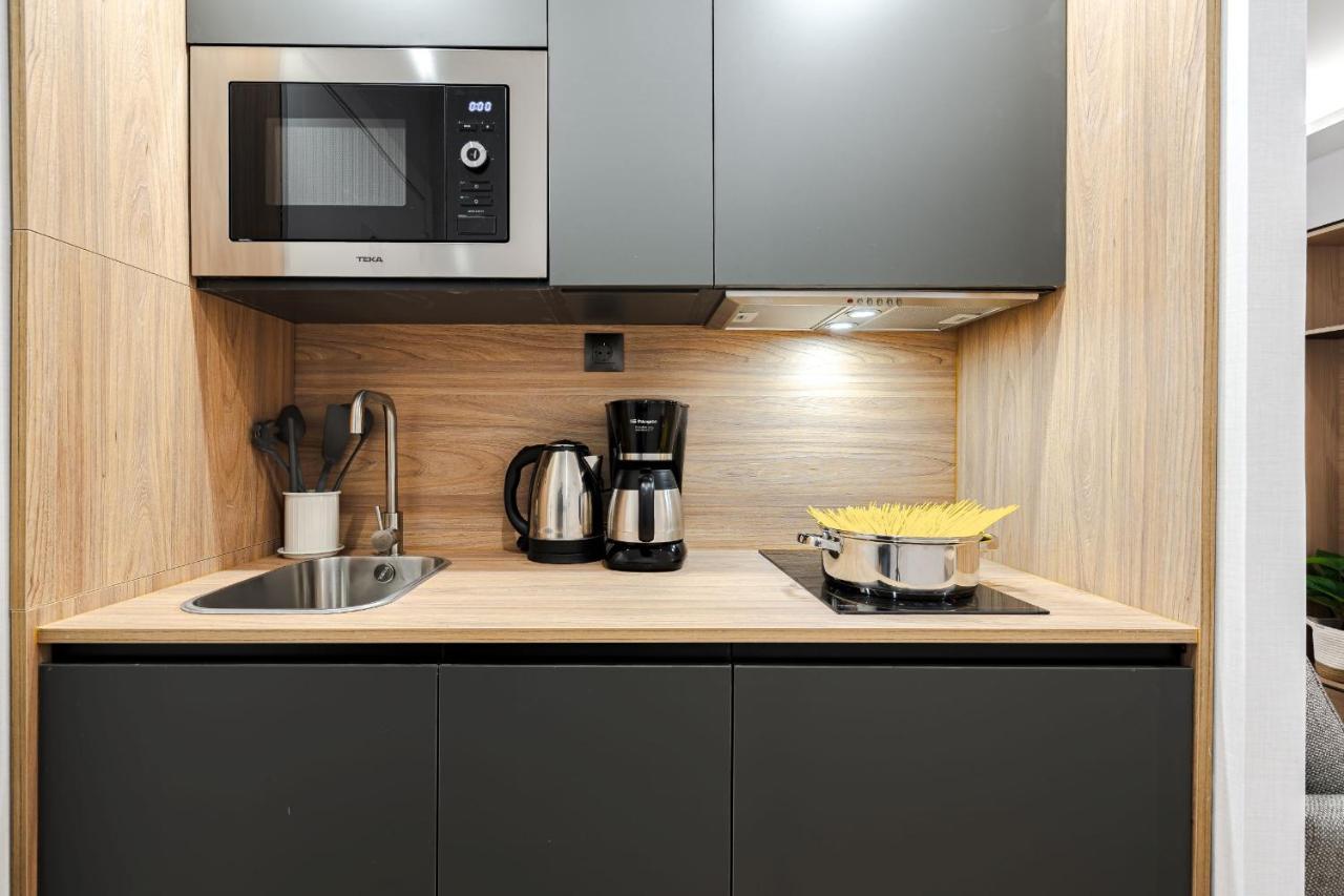 Feelathome Ventas Suites Madrid Buitenkant foto