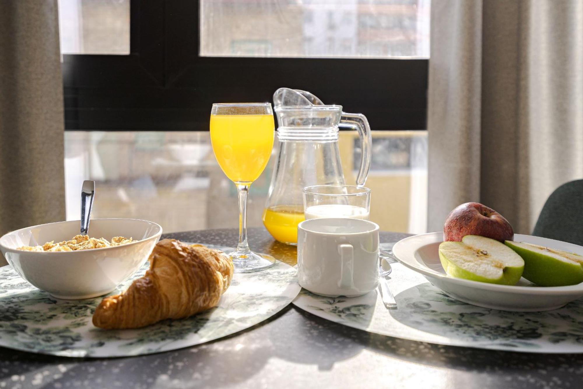 Feelathome Ventas Suites Madrid Buitenkant foto