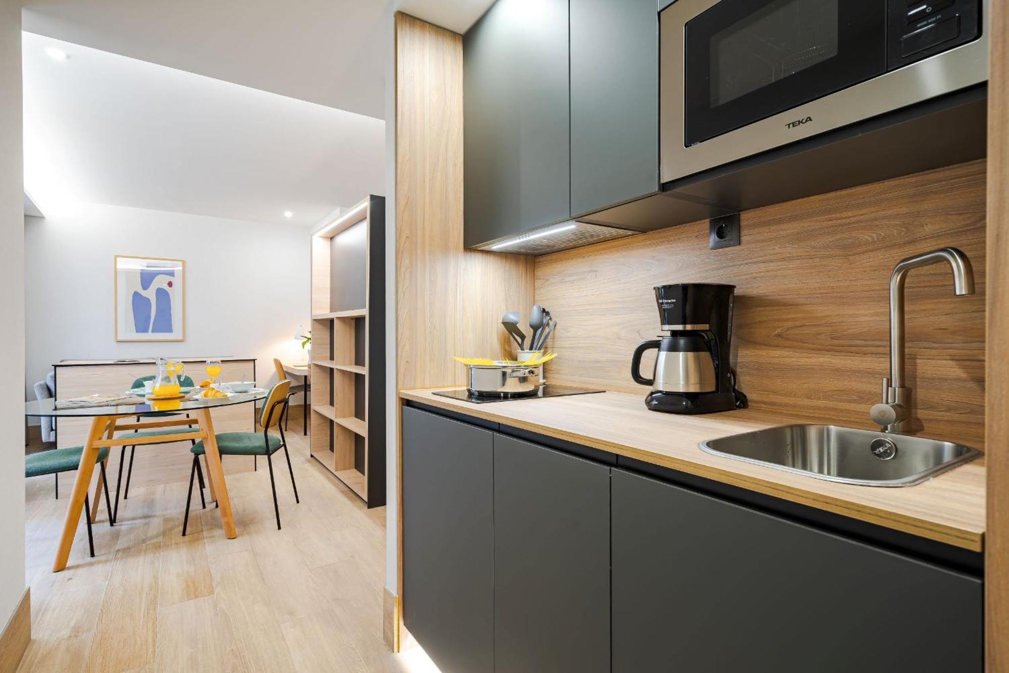 Feelathome Ventas Suites Madrid Buitenkant foto